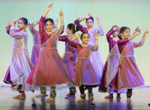 एसआरएमएस रिद्धिमा में सावन आया, बिजली कड़की, बदरा बरसे